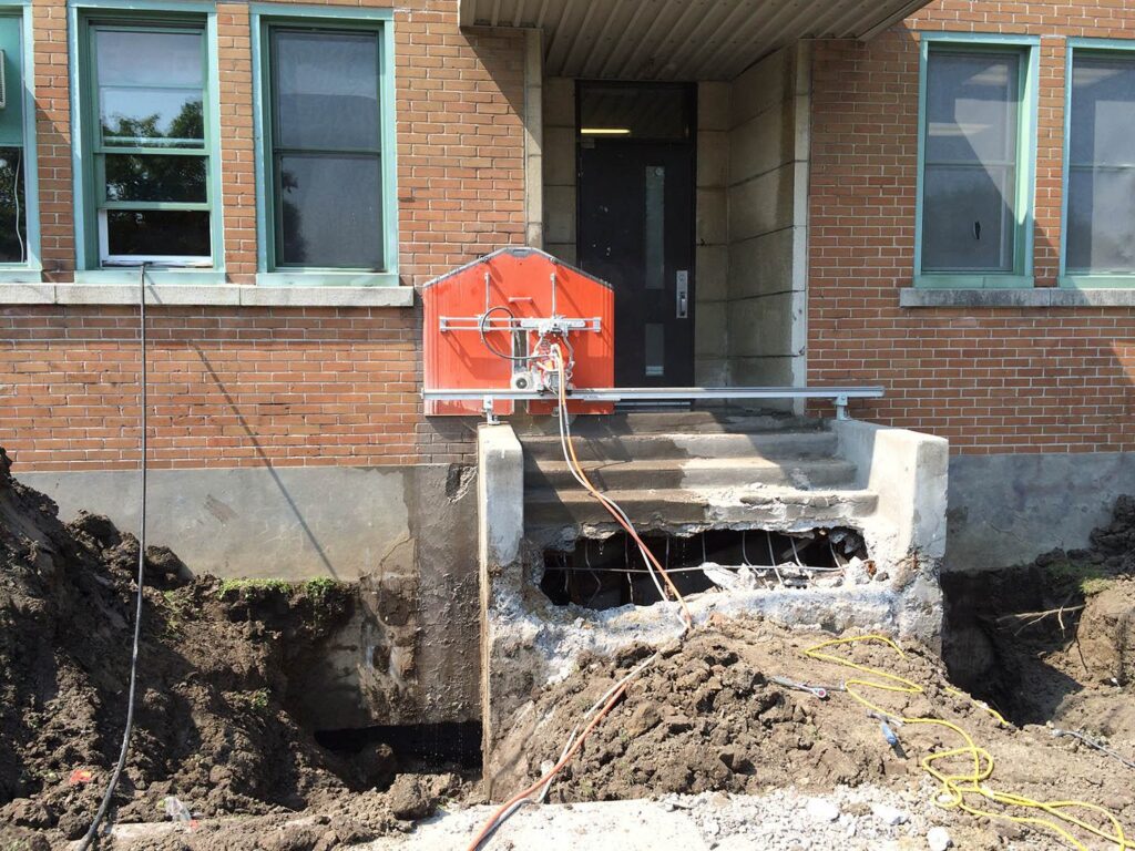 Sciage d'une escalier en béton